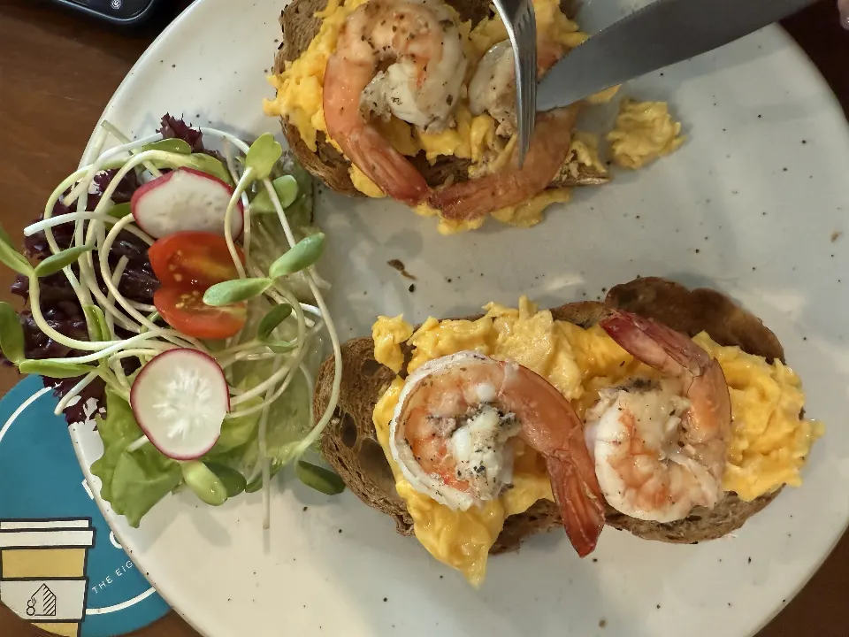 Grilled prawns and salad for lunch.